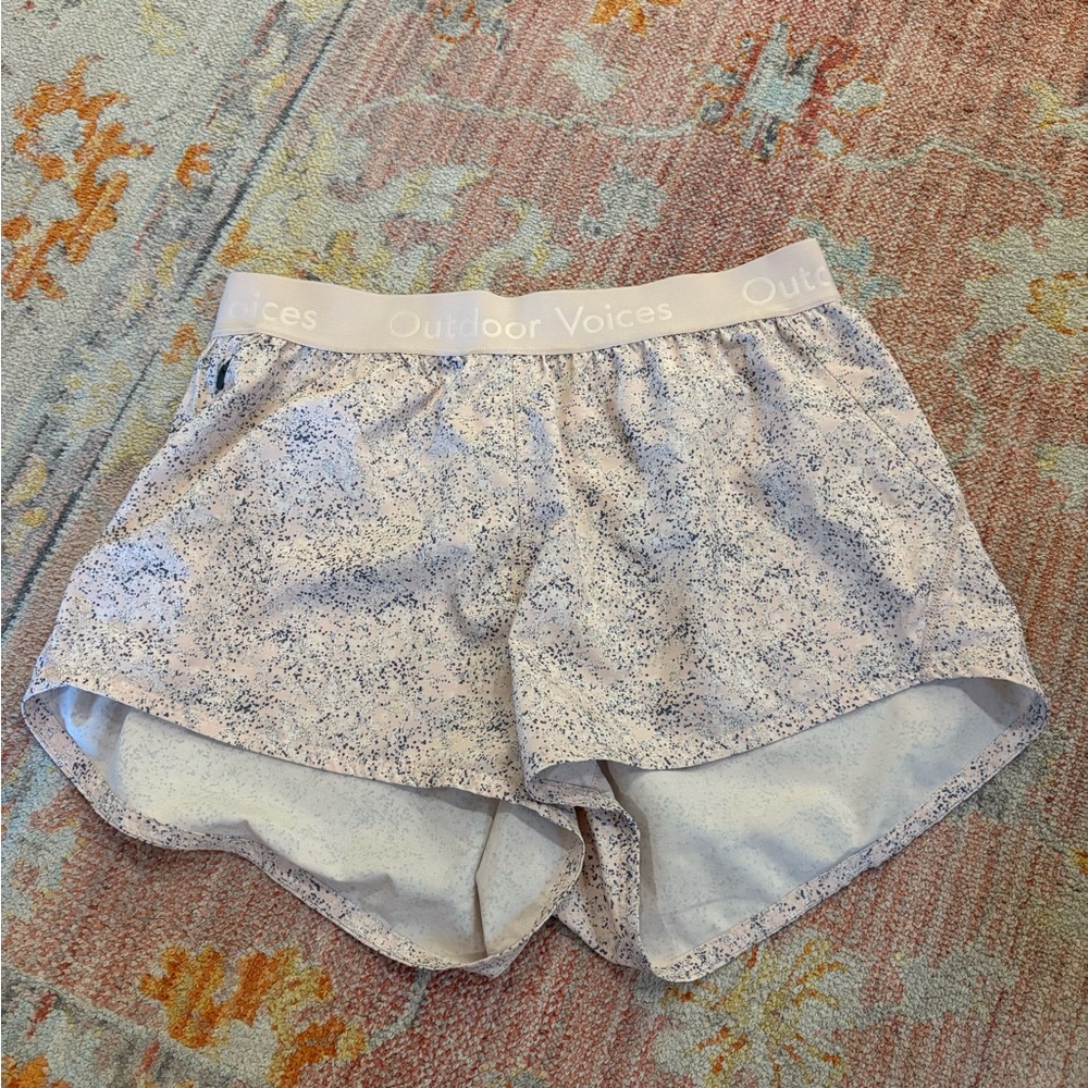 SOLD‼️
Outdoor Voices White and Blue Patterned Shorts